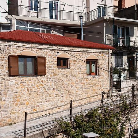 Το Πέτρινο Της Γιαγιάς Μαρίκας Daire Karpenísion Dış mekan fotoğraf