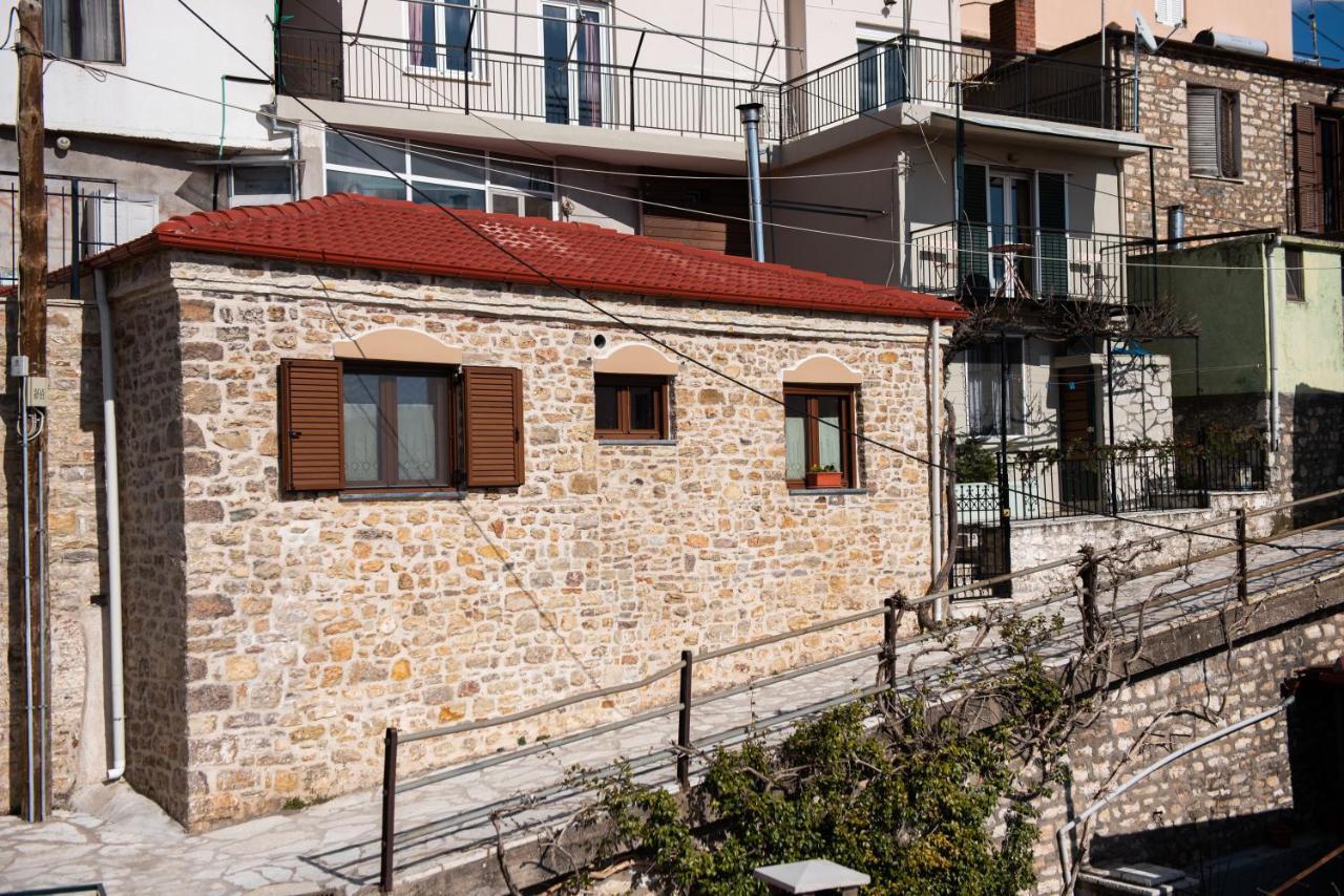 Το Πέτρινο Της Γιαγιάς Μαρίκας Daire Karpenísion Dış mekan fotoğraf